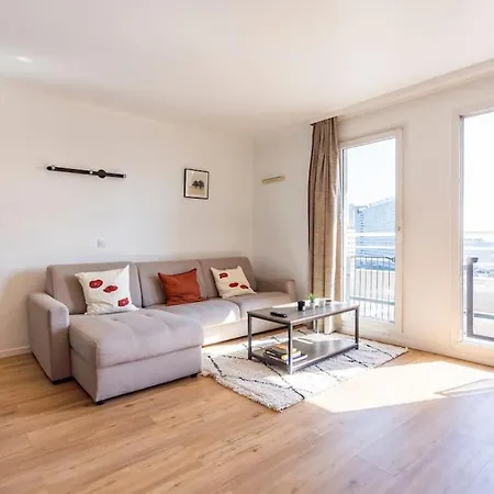 Apartment Paris La Defense, Lumineux Et Cosy