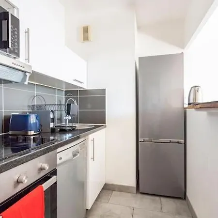 Apartment Paris La Defense, Lumineux Et Cosy *